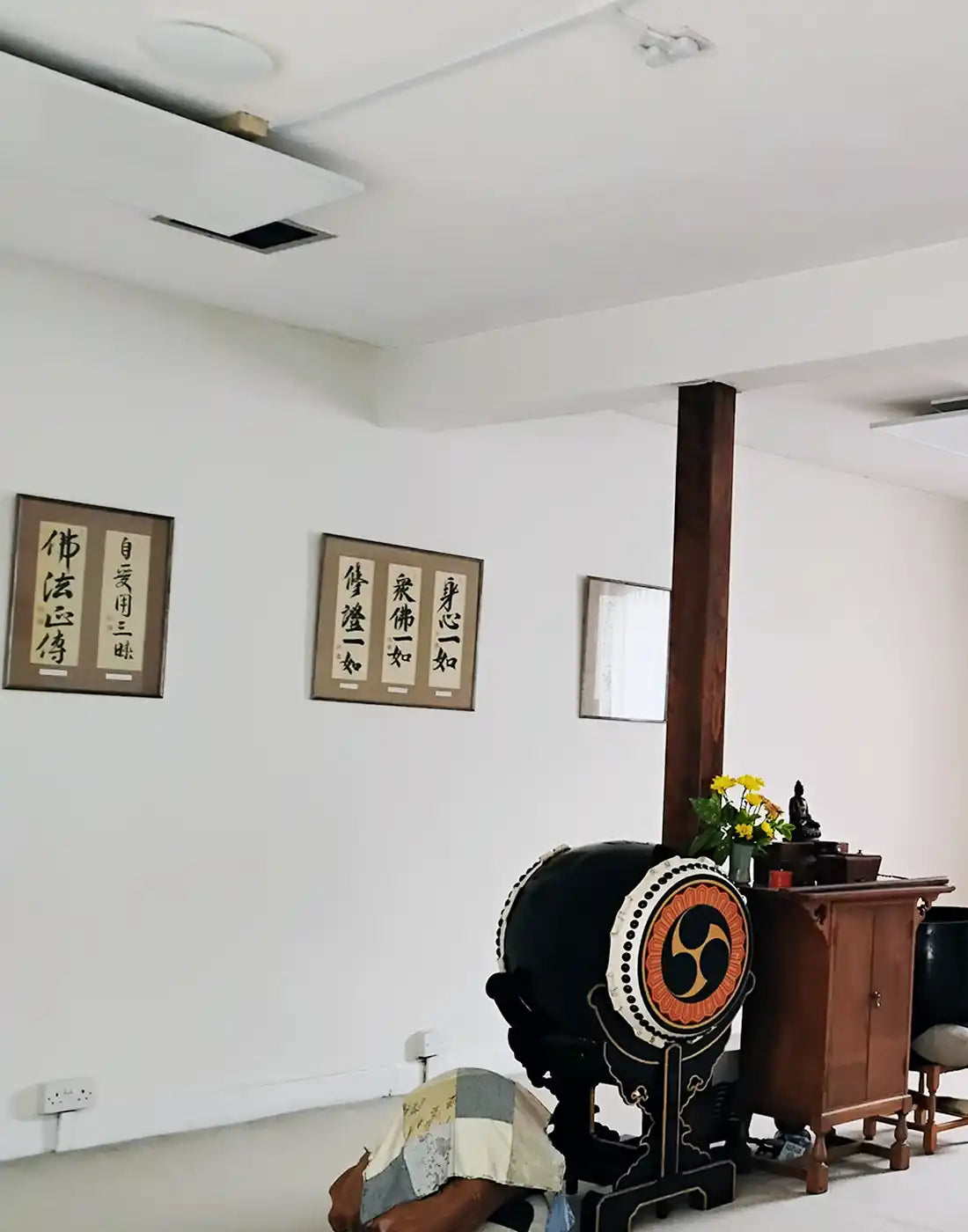 Stylish home setup showcasing Kiasa infrared heater blending with modern décor